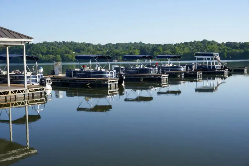 140-slip marina on Watts Bar Lake